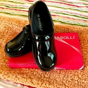 RASOLLI NURSING SHOES SZ 9